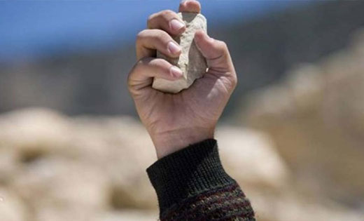 सरायपाली : मेरी लडकी कब भगी थी कहते हुये पत्थर से फेंककर की ... - CG Sandesh