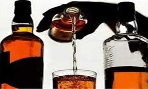 तुमगांव : होटल में लोगों को बैठाकर अवैध शराब पिलाने पर कार्यवाही.