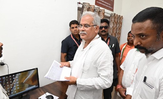 मुख्यमंत्री ने किया उप तहसील कार्यालय का निरीक्षण किया - CG Sandesh