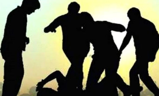 बसना : खेत के मुंगफली को खा देने की बात पर दो पक्षों में हाथ... - CG Sandesh