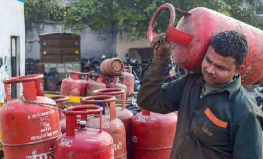 1 हजार रुपये से ज्यादा का हुआ बिना सब्सिडी वाला सिलेंडर - CG Sandesh