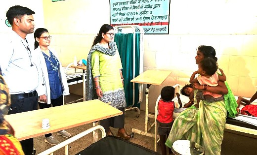 सरायपाली : एसडीएम नम्रता जैन ने पुटका के बच्चों के बेहतर उपच... - CG Sandesh