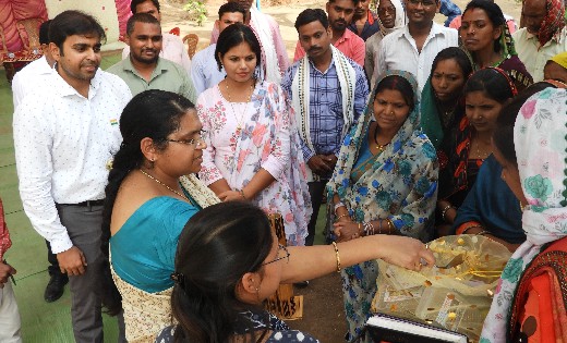 महासमुंद : वन विभाग के सचिव आर. संगीता ने बागबाहरा विकासखण्ड... - CG Sandesh