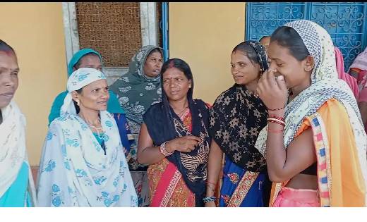 आंगनबाड़ी सहायिका ने खुद बनाया अपना अश्लील वीडियो... वायरल ह... - CG Sandesh