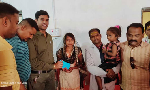 थाना प्रभारी के.के.पटेल और जनप्रतिनिधियों ने कराया विधवा गरीब युवती पिंकी का पुनर्विवाह....नारी उत्थान की दिशा मे अभिनव पहल ने जीता जनता का दिल...