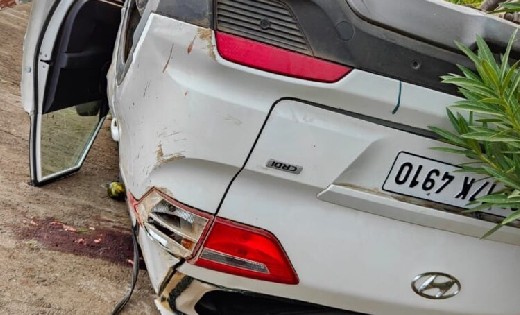 सरायपाली : मवेशी आ जाने से अनियंत्रित होकर कार पलटी, गंभीर चोट व दबने से एक की मौत 