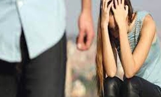 गर्लफ्रेंड ने तोड़ा रिश्ता तो बॉयफ्रेंड ने थमा दिया 7 लाख का ... - CG Sandesh