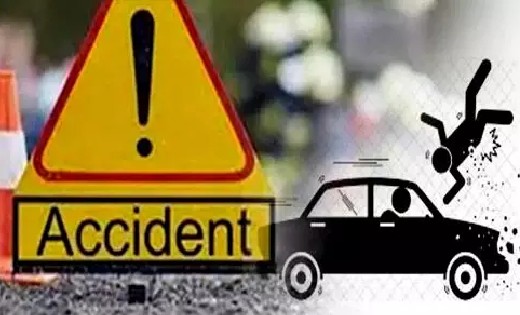 खल्लारी : अनियंत्रित होकर कार डिवाईडर से टकराई, दो घायल, एक की मौत 