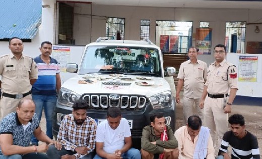 सरायपाली : स्कॉर्पियो में बैठकर जुआ खेलते 6 जुआरी गिरफ्तार, ... - CG Sandesh