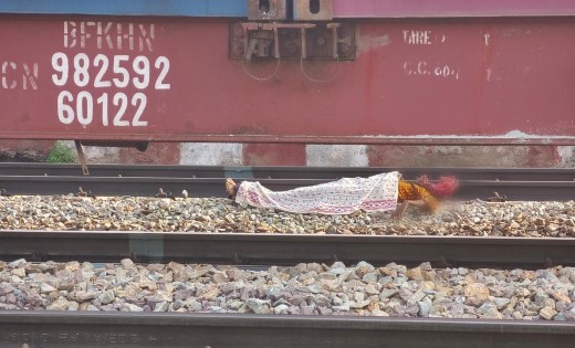 बागबाहरा : प्लेटफॉर्म नं. 2 के पास ट्रेन से कटकर अज्ञात पुरू... - CG Sandesh