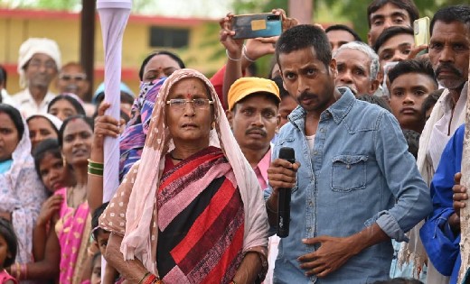 धोखे से दस्तखत करा पत्नी और बेटे को उनके हिस्से से किया बेदखल, शासकीय दस्तावेजों में दूसरी महिला को अपनी पत्नी दर्शाया, कार्यवाही के निर्देश