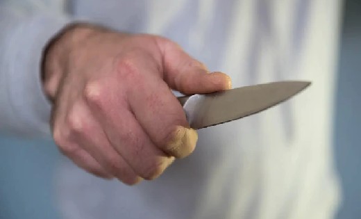 बात करना किया बंद तो गुस्साए युवक ने युवती की काट दी कलाई - CG Sandesh