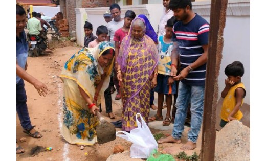 पार्षद शंकुन्तला जायसवाल ने वर्षों से उपेक्षित पड़ी भर्रापारा रोड में भूमिपूजन कार्यक्रम को सम्पन्न कराया