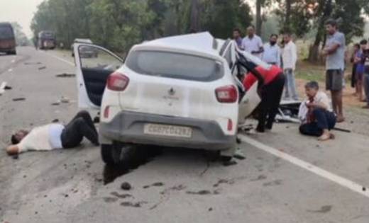 CG ब्रेकिंग : तेज रफ्तार कार और ट्रक में जोरदार भिड़ंत, दो लो... - CG Sandesh