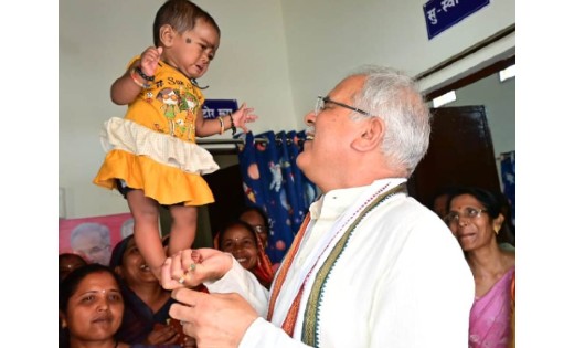 बादल ग्राम में हुआ अजीब किस्सा ,मुख्यमंत्री ने खुद छुड़ाया अ... - CG Sandesh