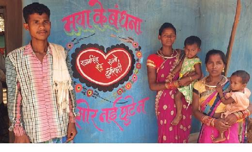 दो प्रेमिकाओं से एक साथ रचाई शादी, अपने-अपने बच्चों के साथ म... - CG Sandesh