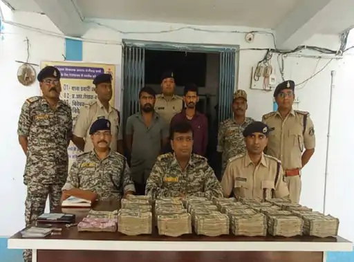 CG : चेकिंग के दौरान कार में मिले 80 लाख रूपये,  फटी रह गई प... - CG Sandesh