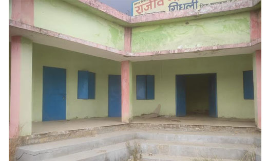 बसना : राजीव गांधी के नाम पर बना सेवा केन्द्र हो रहा उपयोगही... - CG Sandesh