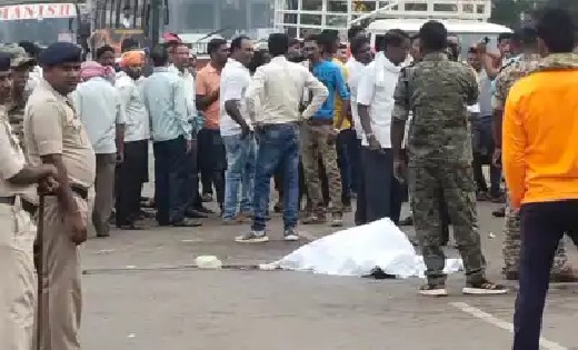 CG : तेज रफ़्तार ट्रक ने बाप-बेटी को रौंदा, दोनों की मौके पर ... - CG Sandesh