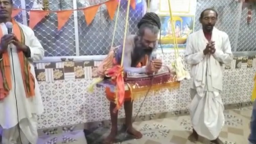 CG : पिछले 5 महीनों से लगातार खड़ा होकर तपस्या कर रहा है यह ... - CG Sandesh