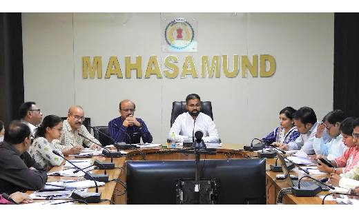 महासमुंद : अधिकारी योजनाओं का लाभ पात्र हितग्राहियों तक पहुच... - CG Sandesh