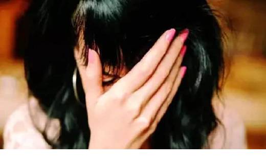 पति को नहीं मिला दहेज तो पत्नी के प्राइवेट पार्ट में बोतल डा... - CG Sandesh