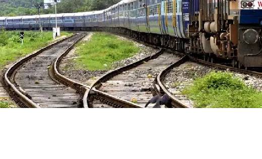 गर्भवती महिला चलती ट्रेन से गिरी, हालत गंभीर - CG Sandesh