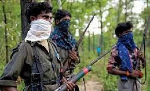 15 से ज्यादा नक्सलियों ने घर में घुस , पत्नी-बच्चे के सामने ... - CG Sandesh