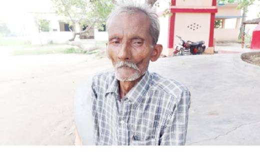 22 साल से नहीं नहाया ये बुजुर्ग, पत्नी और बेटों की मौत पर भी... - CG Sandesh