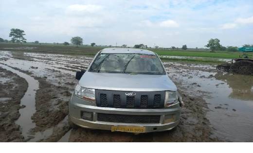  बागबाहरा रोड पर हवा में 20 फीट ऊपर उड़कर खेत में गिरी कार, य... - CG Sandesh