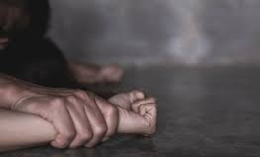 CG : 9वी की छात्रा से गैंगरेप, घर में अकेला पाकर मामा और उसक... - CG Sandesh