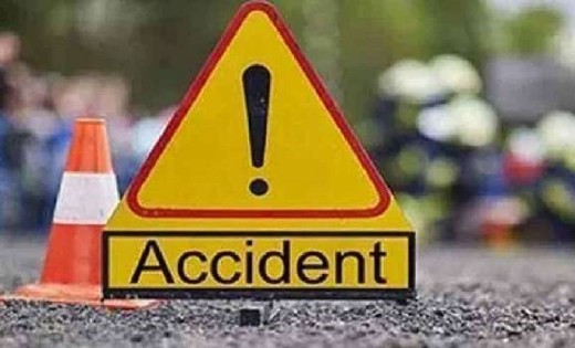 स्कूल वैन के पलटने से 8 छात्र घायल - CG Sandesh