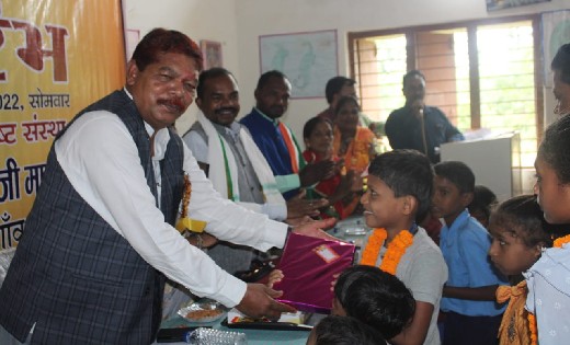 नारायणपुर विधायक चंदन कश्यप ने किया स्वामी आत्मानंद शासकीय उ... - CG Sandesh