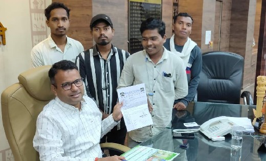 आदिवासी युवा छात्र संगठन ने  एकलव्य आदर्श आवासीय विद्यालय बे... - CG Sandesh