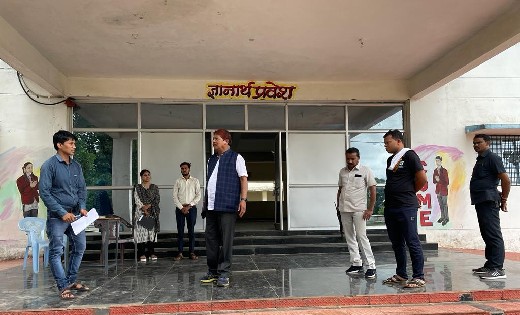 विधायक चंदन कश्यप ने एकलव्य विद्यालय बेसोली का किया औचक निरी... - CG Sandesh