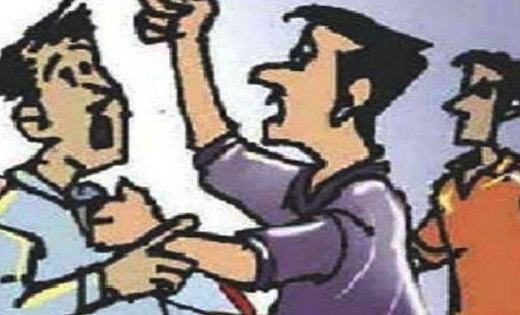 पिथौरा : शराब के नशे में की मारपीट, बीच बचाव करने पर चाकू से... - CG Sandesh