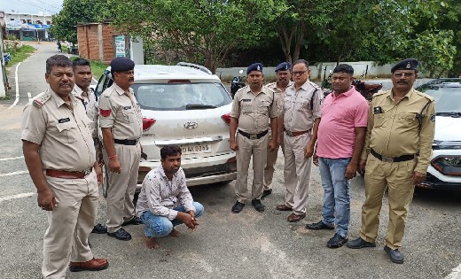 सांकरा : 2 मोटरसायकल को ठोकते-ठाकते आते दिखी गांजा परिवहन कर... - CG Sandesh