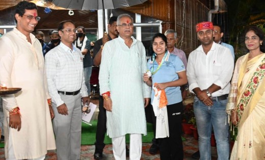 मुख्यमंत्री से राष्ट्रमंडल गेम्स के टीम चैम्पियनशिप में सिल्... - CG Sandesh