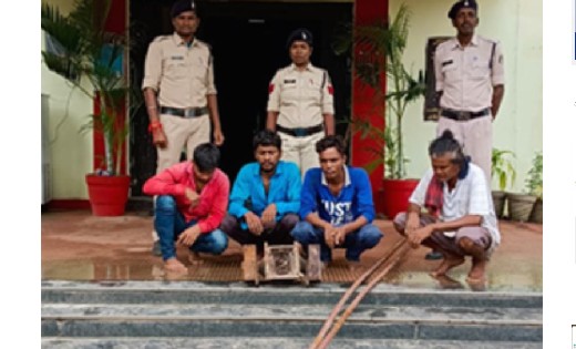 बसना: खटखटी रोड के गोडाउन में रखे फर्नीचर, लोहे का पाईप चोरी... - CG Sandesh