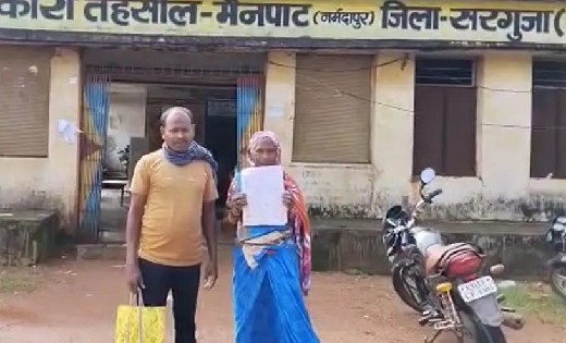 RI और पटवारी ने जीवित महिला को बताया मृत, होगी कड़ी कार्रवाई - CG Sandesh
