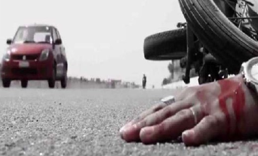 पिथौरा : तेज रफ़्तार मोटर सायकल पेड़ से टकराई, बाइक सवार घायल. - CG Sandesh