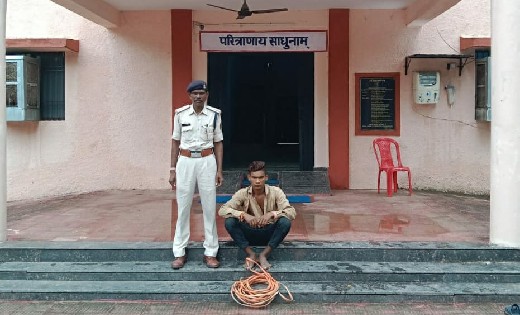 बागबाहरा : बोर के केबल वायर को चोरी करने वाला चोर गिरफ्तार - CG Sandesh