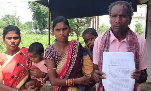 सरायपाली : आबकारी विभाग पर जबरदस्ती घर में घुसकर रुपयों की लूटपाट करते हुए मारपीट करने का लगाया आरोप.