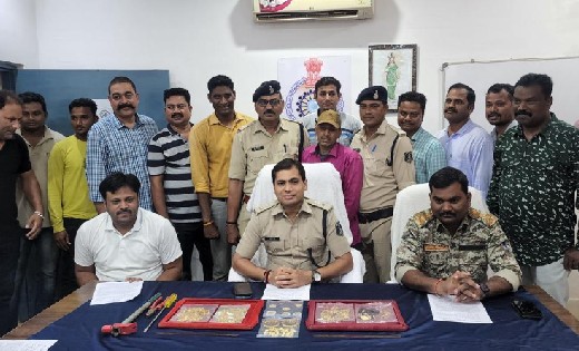 बसना के बुलबुल ज्वेलरी शॉप में हुई चोरी का हुआ खुलासा - CG Sandesh