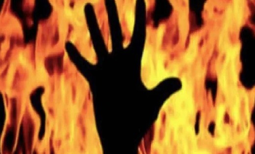 फिल्म से प्रभावित होकर युवक ने खुद पर डाला पेट्रोल और लगा ली... - CG Sandesh
