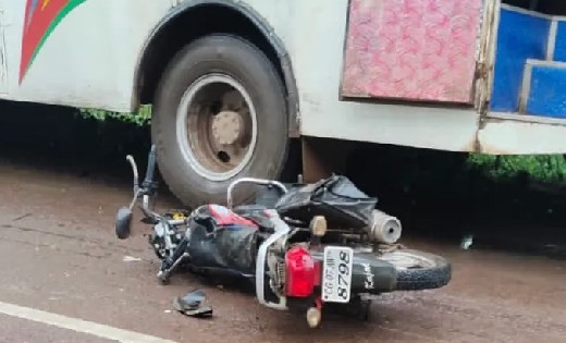 परीक्षा देकर लौट रहे 3 छात्रों की बस की चपेट में आने से मौत - CG Sandesh