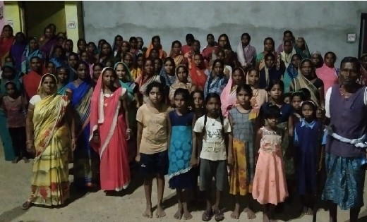 बसना : ग्राम पंचायत लोहडीपुर में महिलाओं ने किया अवैध शराब (... - CG Sandesh