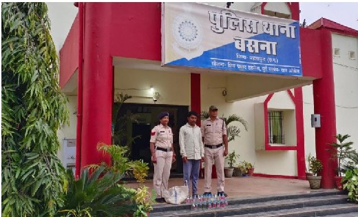 बसना : गांधी किराना दुकान के सामने से 34 पौवा देशी प्लेन शरा... - CG Sandesh