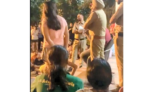 छात्राओं की आपत्तिजनक वीडियो पोस्ट करने वालों को मिलेगी सख्त... - CG Sandesh