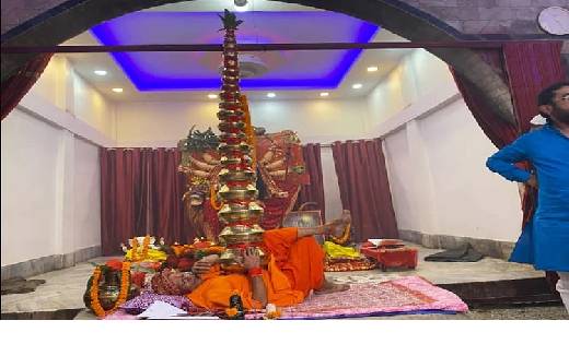 एक ऐसा भक्त भी ,21 कलश सीने पर रखकर माँ की अनूठी आराधना कर र... - CG Sandesh